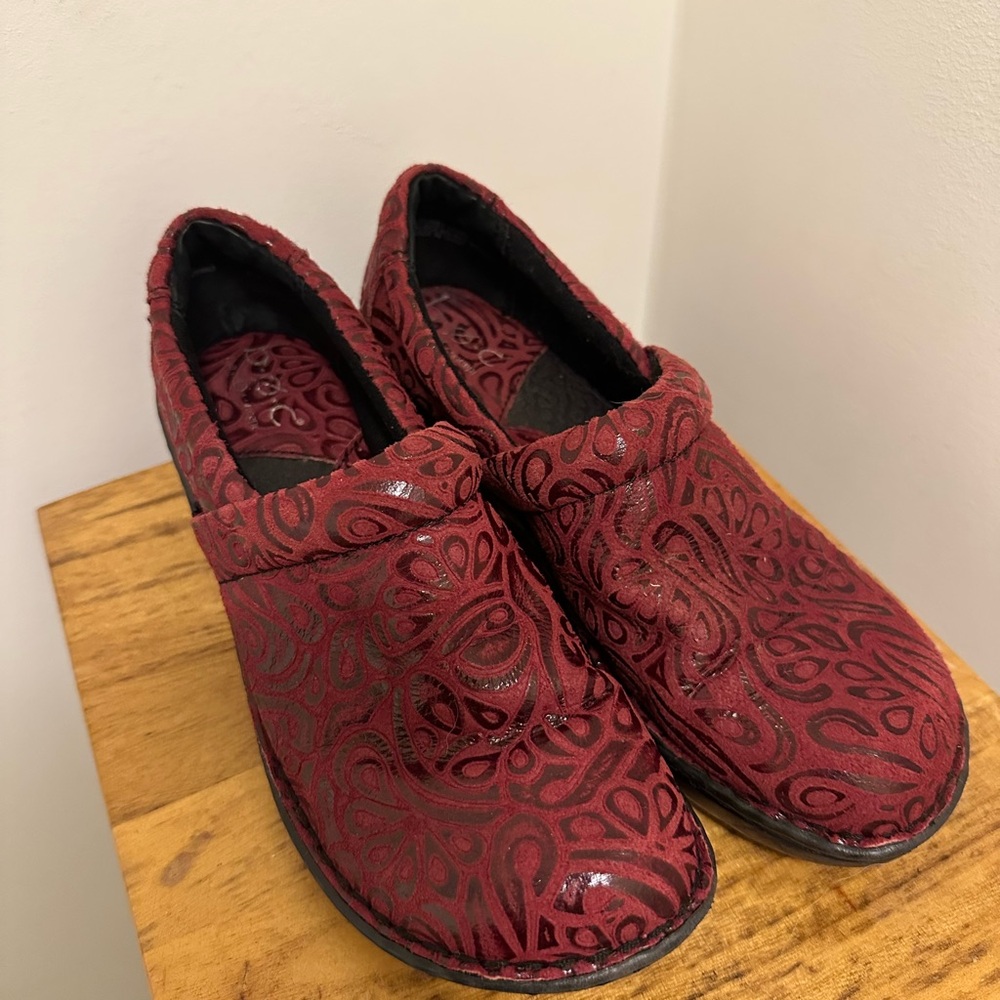 Boc Women's Red Patterned Clogs - image 1